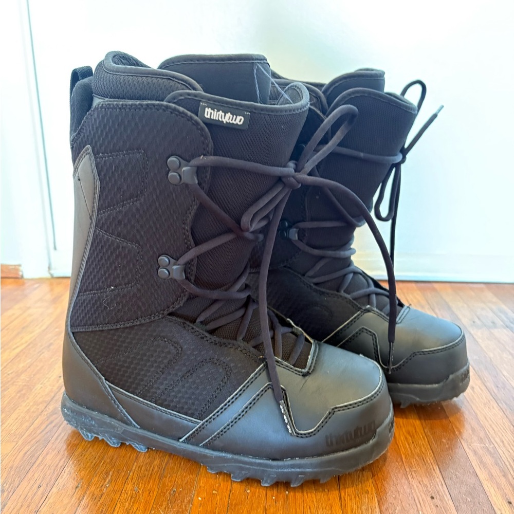 Black Snowboard Boots Size W 8.0 (ThirtyTwo)